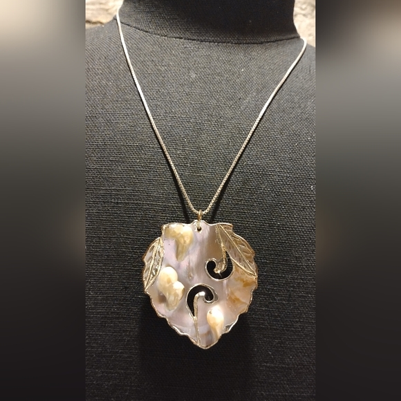 Sterling , pearl and shell necklace - Picture 8 of 16